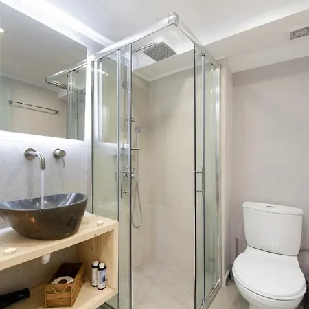 Lefkas & Suites *