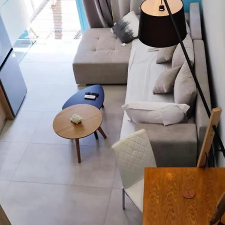 Lefkas & Suites *